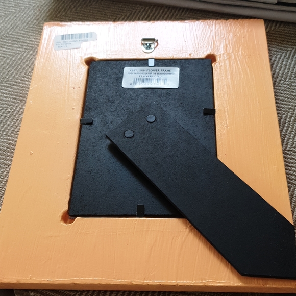 NWT. Handcrafted Wood Photo Frame - Picture 6 of 7